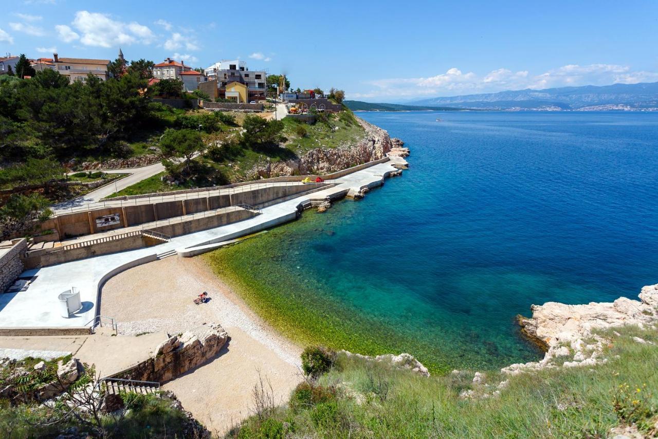 Apartments And Rooms With Parking Space Vrbnik, Krk - 5301 Экстерьер фото