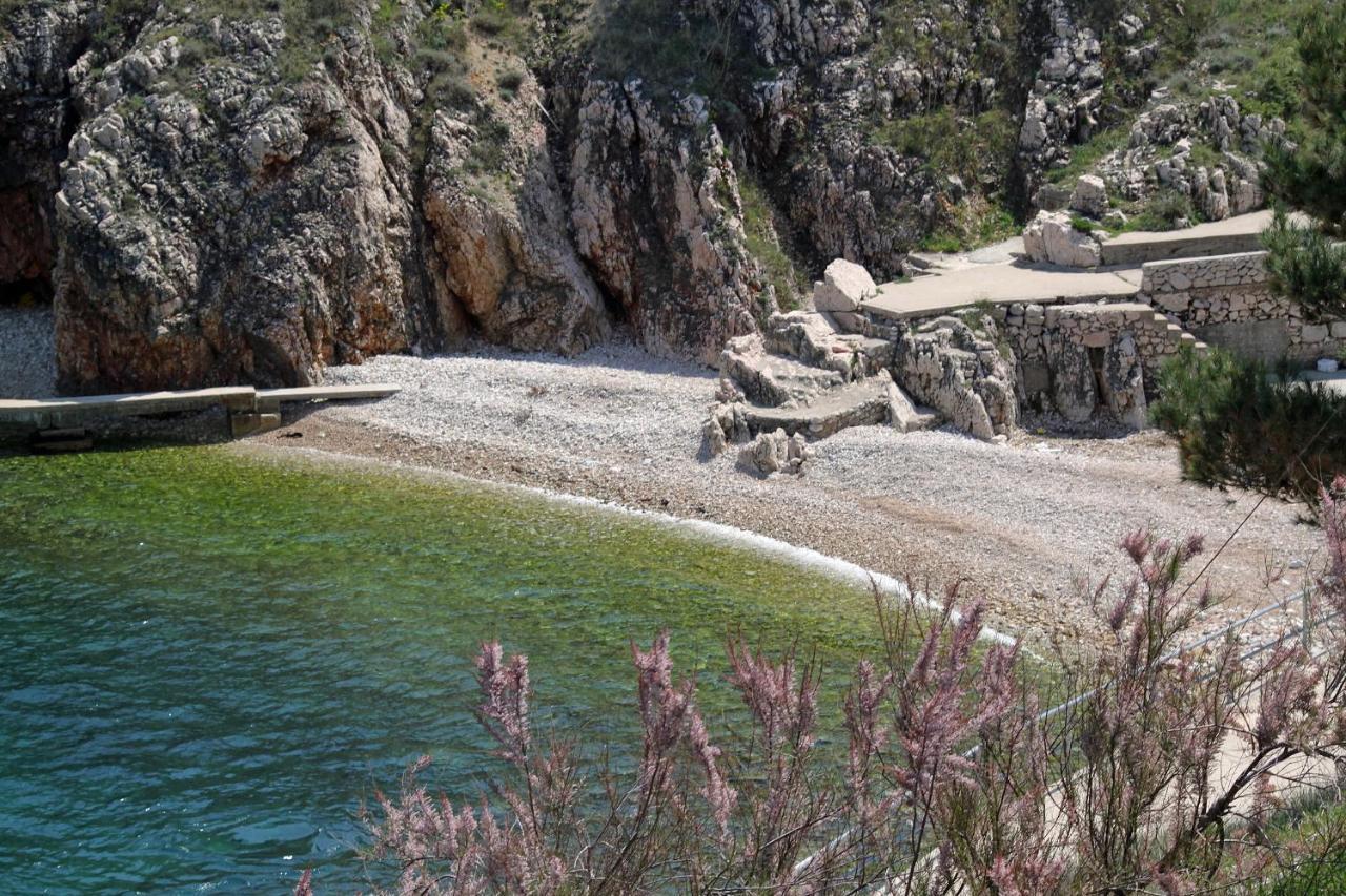 Apartments And Rooms With Parking Space Vrbnik, Krk - 5301 Экстерьер фото