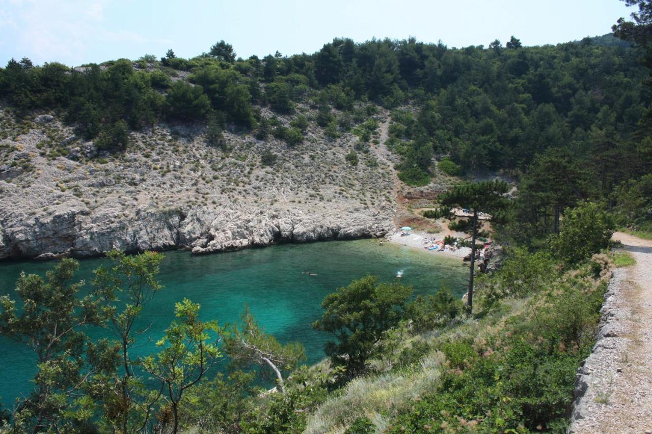 Apartments And Rooms With Parking Space Vrbnik, Krk - 5301 Экстерьер фото