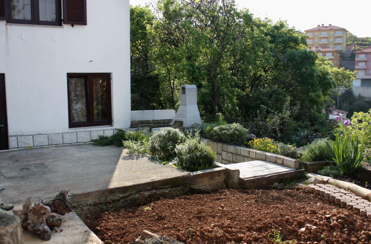 Apartments And Rooms With Parking Space Vrbnik, Krk - 5301 Экстерьер фото