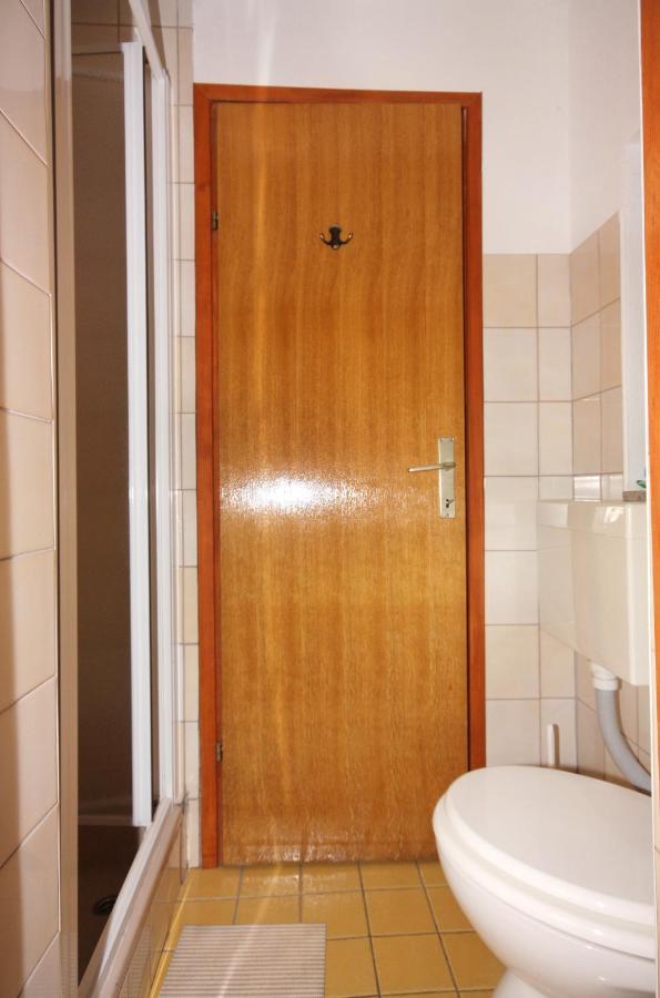 Apartments And Rooms With Parking Space Vrbnik, Krk - 5301 Экстерьер фото