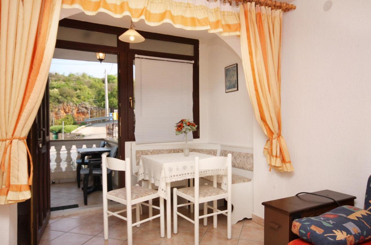 Apartments And Rooms With Parking Space Vrbnik, Krk - 5301 Экстерьер фото